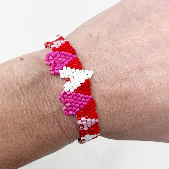 Red Hot Pink White Seed Bead Adjustable Hearts Bracelet - Picture 5 of 6